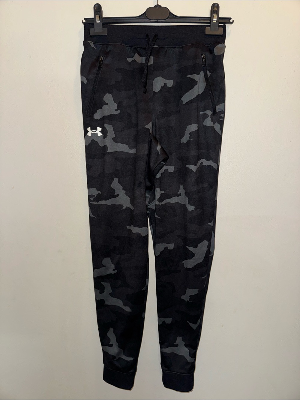 Under Armour Black Sweatpants with Red Logo Black Camo Joggers Size Youth Large - Picture 2 of 15
